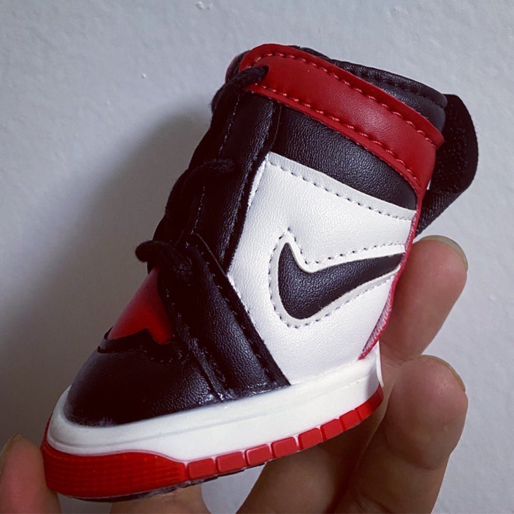 Sneakers Jordan pour Chiens : Le Style Nike, Taille Mini ! | 2024