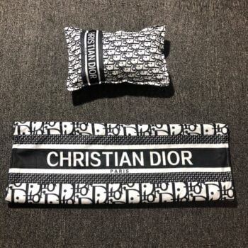 Panier pour chien Dior - 2025 - Doglovedesign : Vêtement et accessoires pour chiens Panier pour chien Dior - 2025 - Doglovedesign : Vêtement et accessoires pour chiens