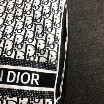 Panier pour chien Dior - 2025 - Doglovedesign : Vêtement et accessoires pour chiens Panier pour chien Dior - 2025 - Doglovedesign : Vêtement et accessoires pour chiens