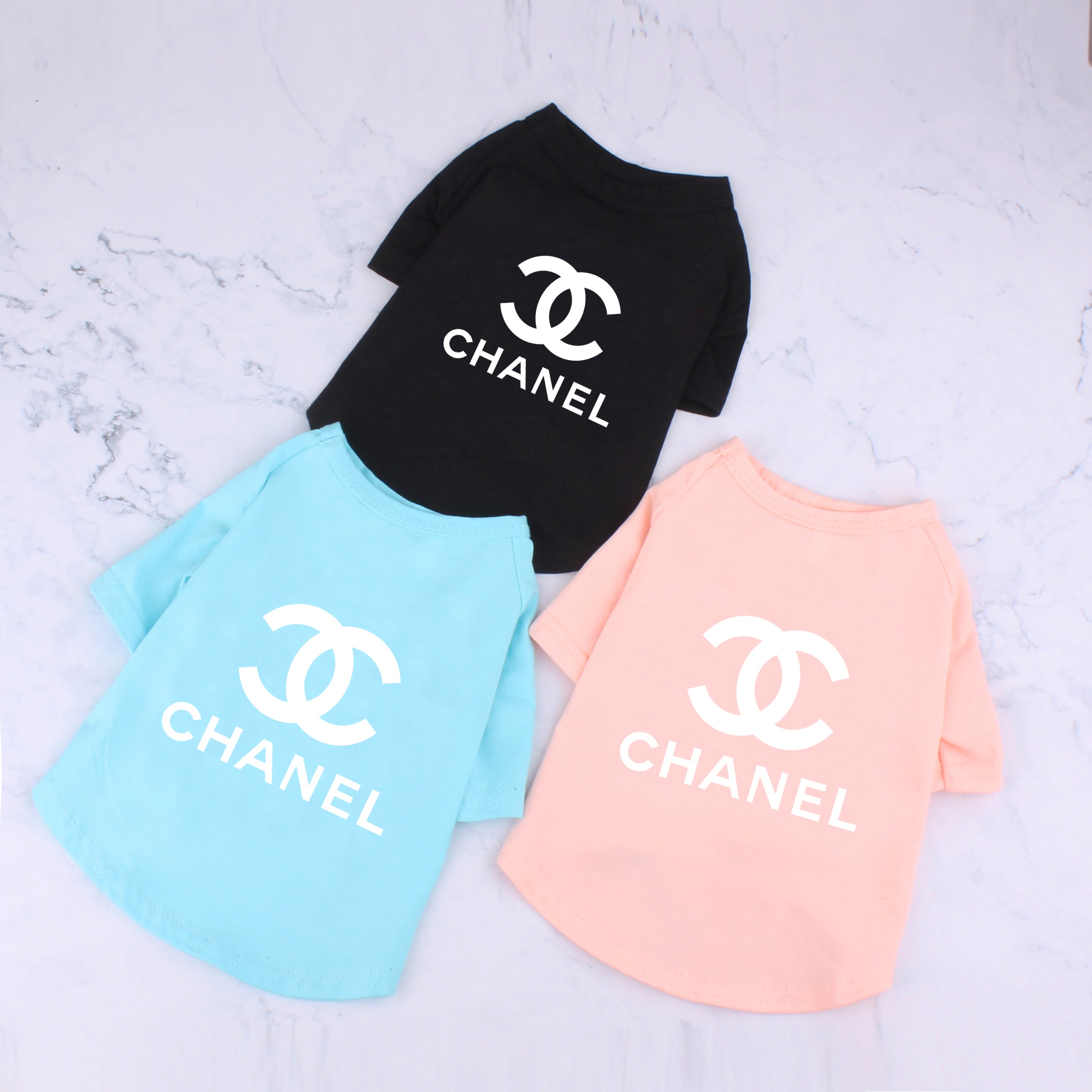 T-shirt pour chien Chanel | 2023