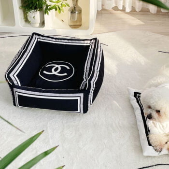 Panier pour Chien Chanel Noir ou Blanc - Élégance et Confort | 2024