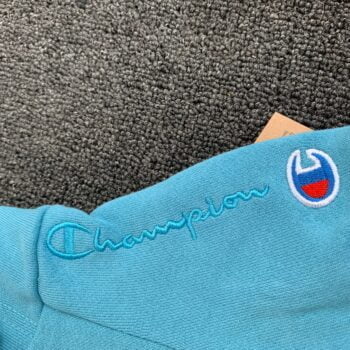 Sweat à capuche Champion : Luxe et douceur pour votre petit compagnon | 2024