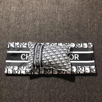 Panier pour chien Dior - 2025 - Doglovedesign : Vêtement et accessoires pour chiens Panier pour chien Dior - 2025 - Doglovedesign : Vêtement et accessoires pour chiens