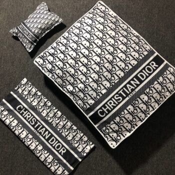 Panier pour chien Dior - 2025 - Doglovedesign : Vêtement et accessoires pour chiens Panier pour chien Dior - 2025 - Doglovedesign : Vêtement et accessoires pour chiens