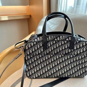 Sac de transport Dior : Le luxe à portée de patte | 2024