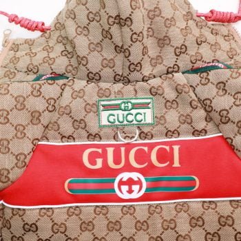 Manteau chien luxe : Capuche rouge Gucci - Édition limitée | 2025