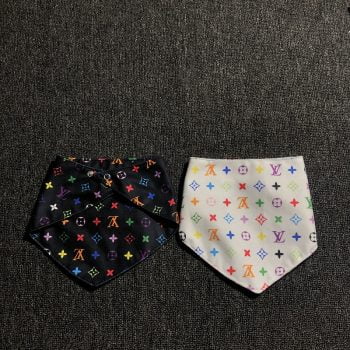 Bandana Monogramme Floral pour Chiens - 2025 - Doglovedesign : Vêtement et accessoires pour chiens Bandana Monogramme Floral pour Chiens - 2025 - Doglovedesign : Vêtement et accessoires pour chiens