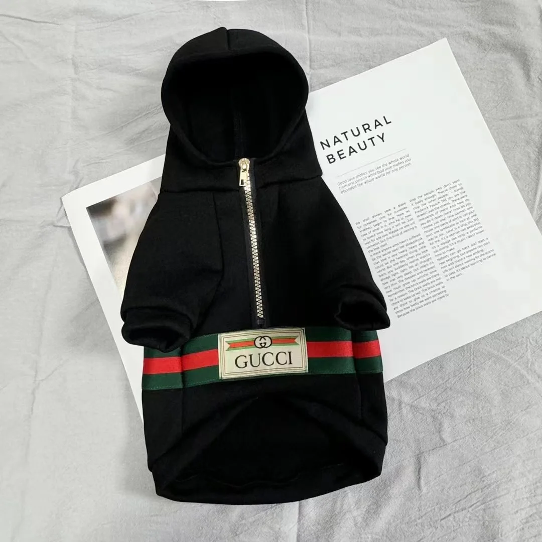 Sweat à capuche Gucci pour chien : Noir et chic