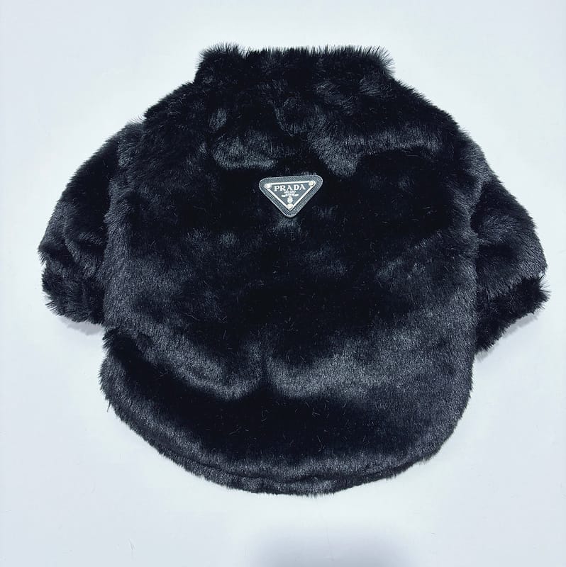 Doudoune hiver pour chien Prada - Fourrure de luxe - Noir ou blanc - DogLoveDesign